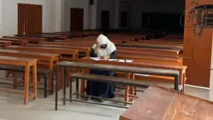 কুমিল্লায় বিশেষ ব্যবস্থায় পরীক্ষা দিয়েছে করোনা আক্রান্ত এক পরীক্ষার্থী